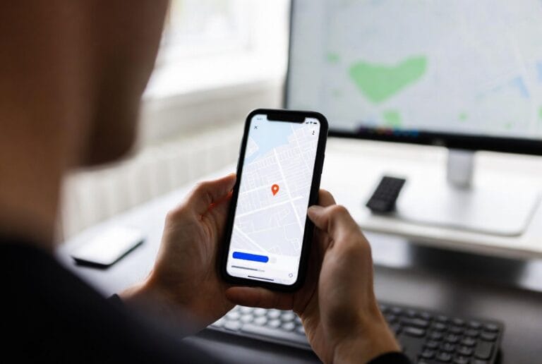 A professional Gmail security and monitoring application interface, showing expert insights into ethical account access and protection features.