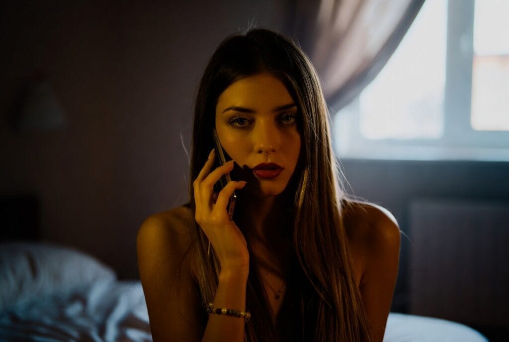 The Complete Guide to Knowing If Your Girlfriend Is Cheating 1 A professional Gmail security and monitoring application interface, showing expert insights into ethical account access and protection features.