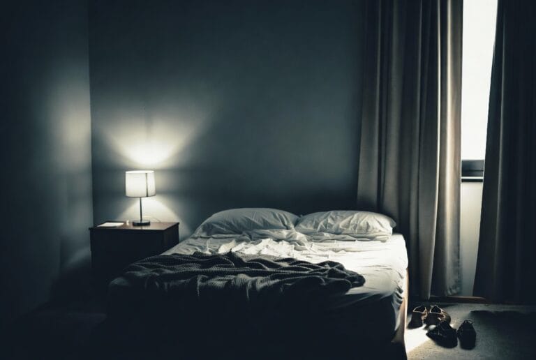 A professional Gmail security and monitoring application interface, showing expert insights into ethical account access and protection features.