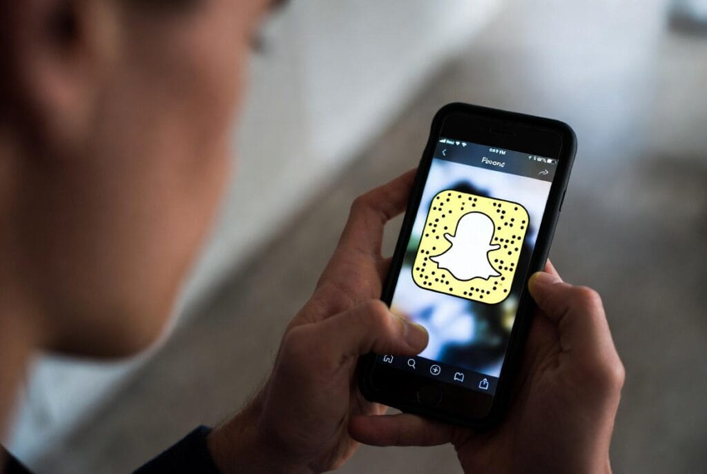 How to Find Someone's Snapchat History: A Professional's Guide to Legal Monitoring 1 A professional Gmail security and monitoring application interface, showing expert insights into ethical account access and protection features.