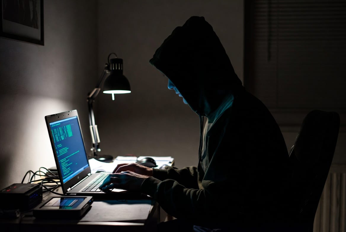 A professional Gmail security and monitoring application interface, showing expert insights into ethical account access and protection features.