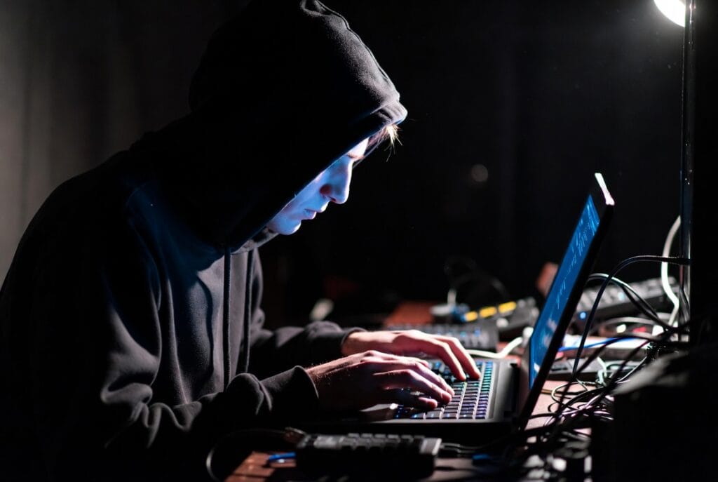 A professional Gmail security and monitoring application interface, showing expert insights into ethical account access and protection features.