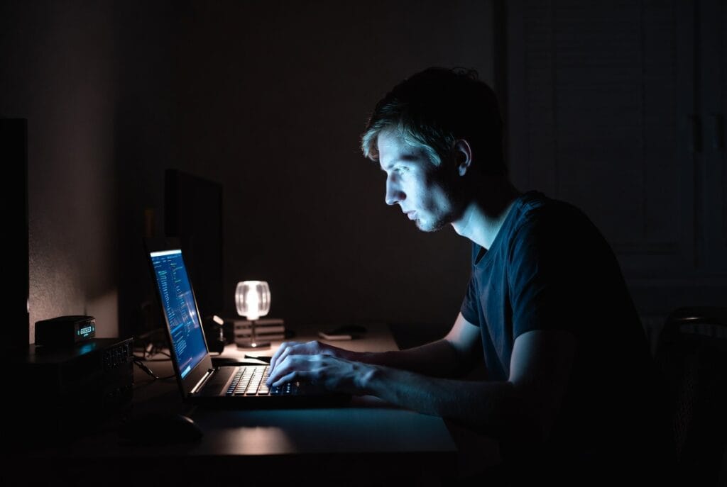 How to Hack Into Someone's iCloud Account Without Them Knowing: Myth vs. Reality 4 A professional Gmail security and monitoring application interface, showing expert insights into ethical account access and protection features.