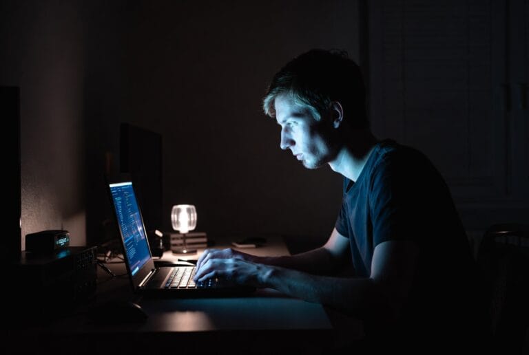 A professional Gmail security and monitoring application interface, showing expert insights into ethical account access and protection features.