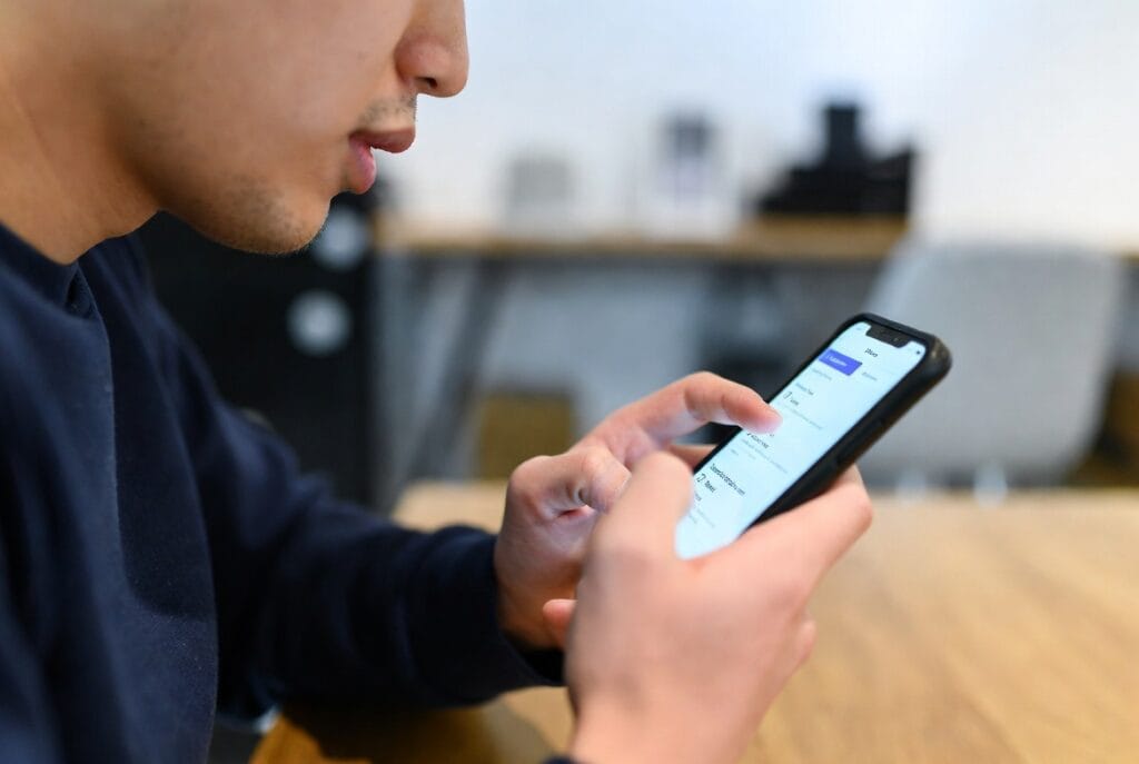 A professional Gmail security and monitoring application interface, showing expert insights into ethical account access and protection features.
