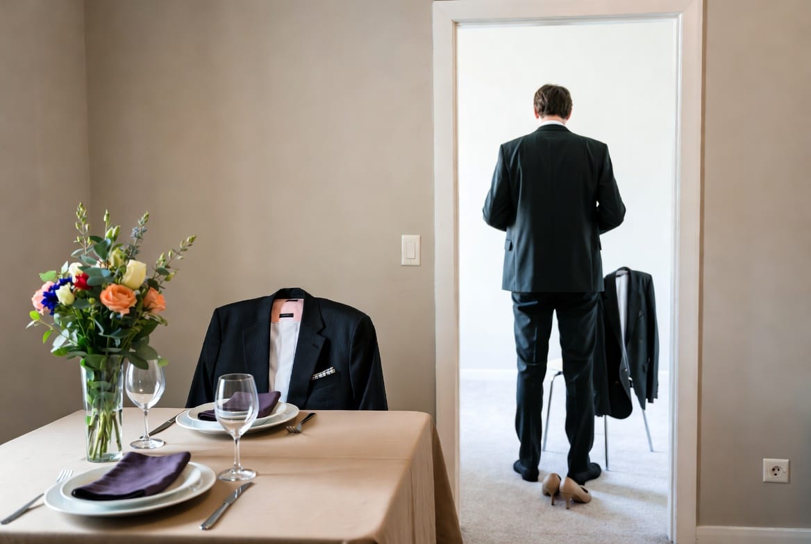 A professional Gmail security and monitoring application interface, showing expert insights into ethical account access and protection features.