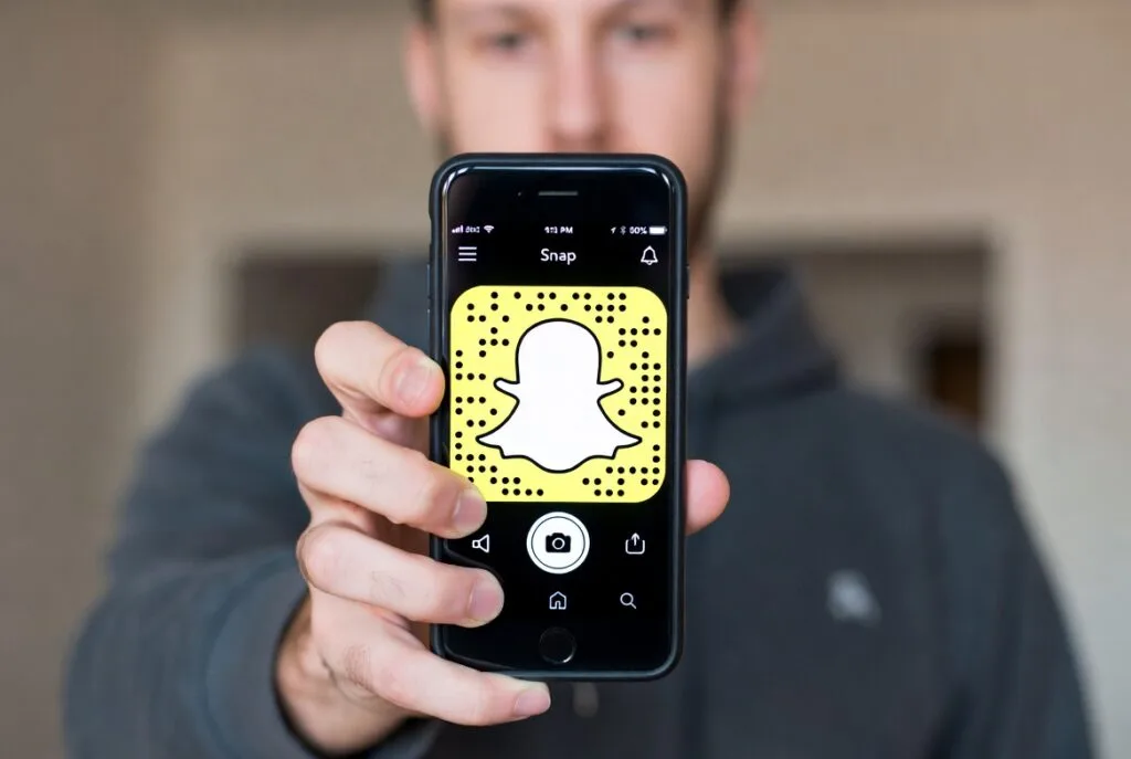 How to See Someone's Snapchat: A Professional Guide to Monitoring Solutions 1 A professional Gmail security and monitoring application interface, showing expert insights into ethical account access and protection features.