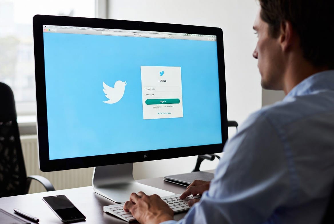 The Truth About Twitter Account Access 1 A professional Gmail security and monitoring application interface, showing expert insights into ethical account access and protection features.