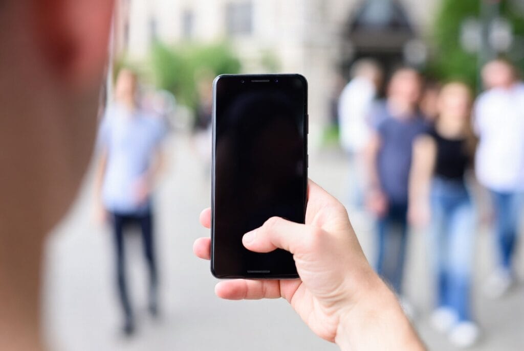 A professional Gmail security and monitoring application interface, showing expert insights into ethical account access and protection features.