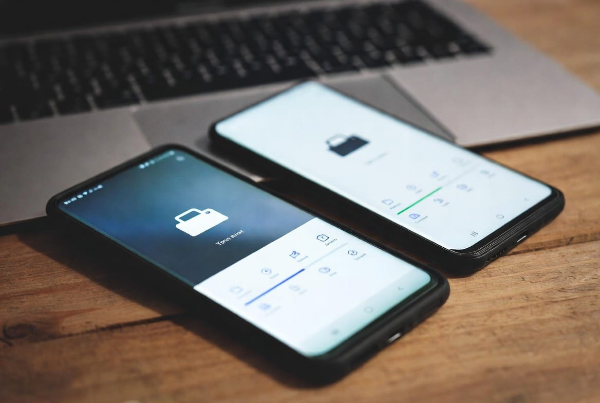 professional Gmail security and monitoring application interface, showing expert insights into ethical account access and protection features.