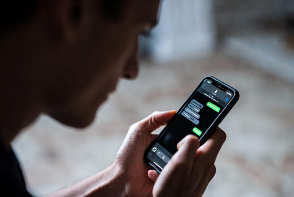 How to Read Your Girlfriend's Text Messages Without Her Phone: A Professional's Guide to Risks and Realities 8 A professional Gmail security and monitoring application interface, showing expert insights into ethical account access and protection features.